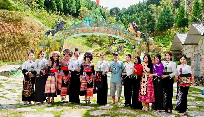 Với định hướng xây dựng điểm đến "Thân thiện - Đậm đà bản sắc - Hấp dẫn - An toàn - Văn minh", chợ phiên Pha Đin không chỉ góp phần nâng cao thu nhập cho người dân, gìn giữ bản sắc văn hóa mà còn hứa hẹn trở thành điểm đến không thể bỏ lỡ trên hành trình khám phá Tây Bắc