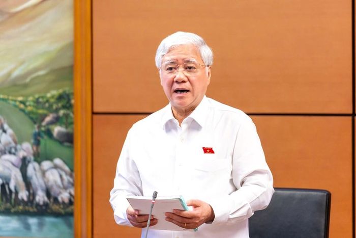 Phó Chủ tịch Thường trực Quốc hội Đỗ Văn Chiến trao đổi thêm một số thông tin tại phiên thảo luận