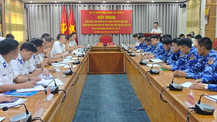 Đại tá Lê Huy, Bí thư Đảng ủy, Chính ủy Vùng CSB 2 quán triệt, giao nhiệm vụ cho các tổ công tác tham gia thực hiện “Chiến dịch 500 ngày đêm”