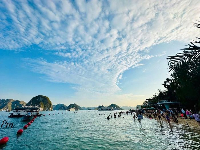 Quảng Ninh có lợi thế về tiềm năng du lịch. Ảnh QN