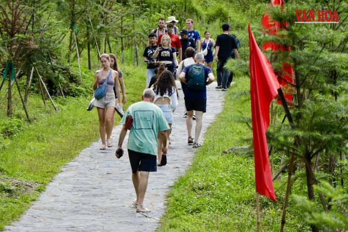 Nhờ vẻ đẹp hoang sơ, nơi đây hằng năm thu hút lượng lớn khách trong nước và quốc tế tìm đến tham quan, khám phá