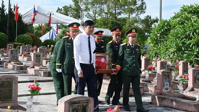 Lễ truy điệu và an táng hài cốt liệt sĩ tại Nghệ An.