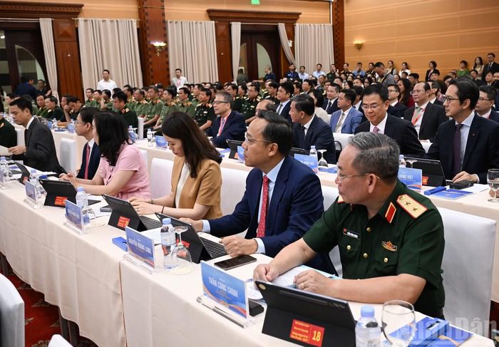 Các đại biểu tham dự phiên họp.