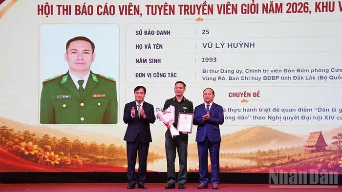 Thí sinh Vũ Lý Huỳnh, Bí thư Đảng ủy, Chính trị viên Đồn Biên phòng Cửa khẩu cảng Vũng Rô, Ban Chỉ huy Bộ đội Biên phòng tỉnh Đắk Lắk xuất sắc đạt giải Nhất hội thi.