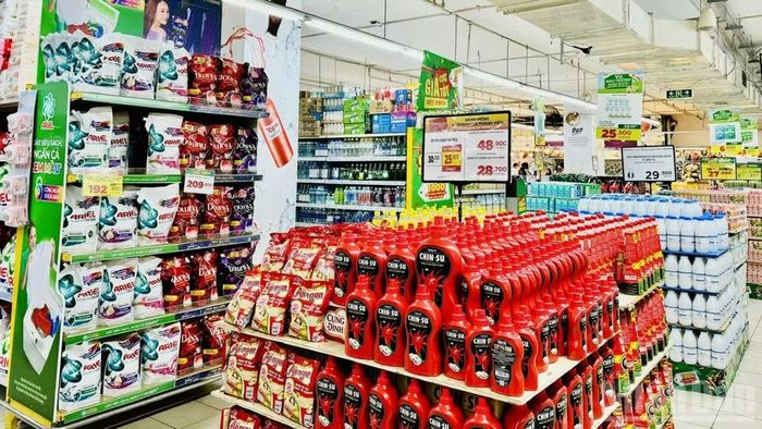 Tính chung bảy tháng năm 2026, tổng mức bán lẻ hàng hóa và doanh thu dịch vụ tiêu dùng tăng 13,1% so cùng kỳ năm 2025. (Ảnh: HNV)