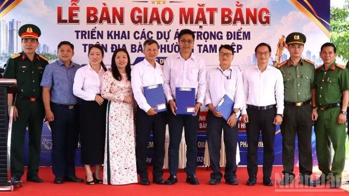 Phường Tam Hiệp và các đơn vị liên quan bàn giao mặt bằng 3 dự án trọng điểm.