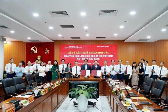 Các đại biểu chụp ảnh tại Lễ ký kết.