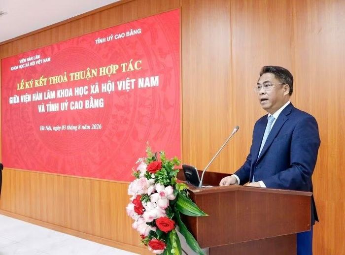 Đồng chí Phan Thăng An, Ủy viên Trung ương Đảng, Bí thư Tỉnh ủy, Chủ tịch Hội đồng nhân dân tỉnh Cao Bằng phát biểu tại Lễ ký kết.