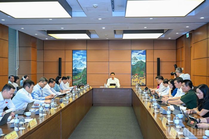 Đại biểu Quốc hội Tổ 6 (thành phố Đồng Nai và tỉnh Thái Nguyên) thảo luận tại tổ.