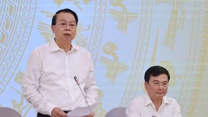 Thứ trưởng Tài chính Nguyễn Đức Chi trao đổi với phóng viên về các chính sách miễn, giảm và gia hạn thuế năm 2026. (Ảnh: VGP/Nhật Bắc)