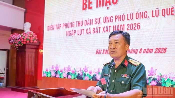 Đại tá Nguyễn Quốc Triệu, Phó Chỉ huy trưởng Bộ Chỉ huy quân sự tỉnh Lào Cai phát biểu. (Ảnh: CÔNG HẢI)