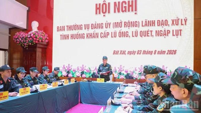 Diễn tập phòng thủ dân sự ứng phó lũ ống, lũ quét, ngập lụt xã Bát Xát được tổ chức theo hai giai đoạn gồm vận hành cơ chế và thực hành xử trí tình huống trên sa bàn. (Ảnh: CÔNG HẢI)