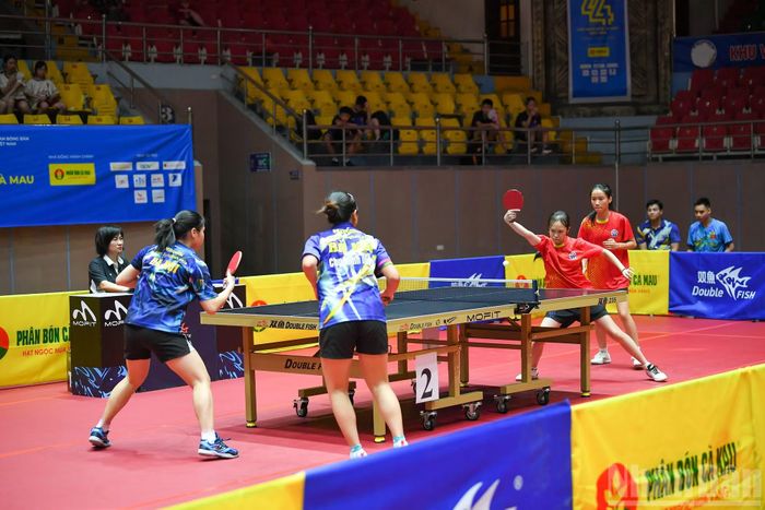 Thể thức đồng đội hỗn hợp đã tạo nên nhiều cuộc so tài hấp dẫn và kịch tính.
