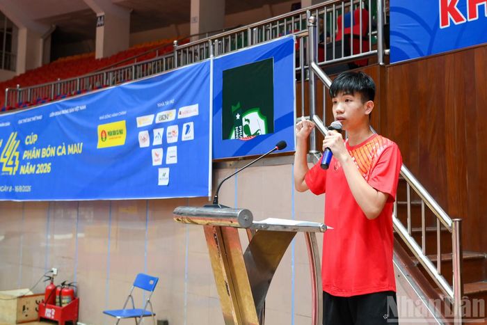 Đại diện vận động viên tuyên thệ sẽ thể hiện tinh thần thể thao đoàn kết, trung thực và cao thượng và chấp hành nghiêm túc Điều lệ giải.