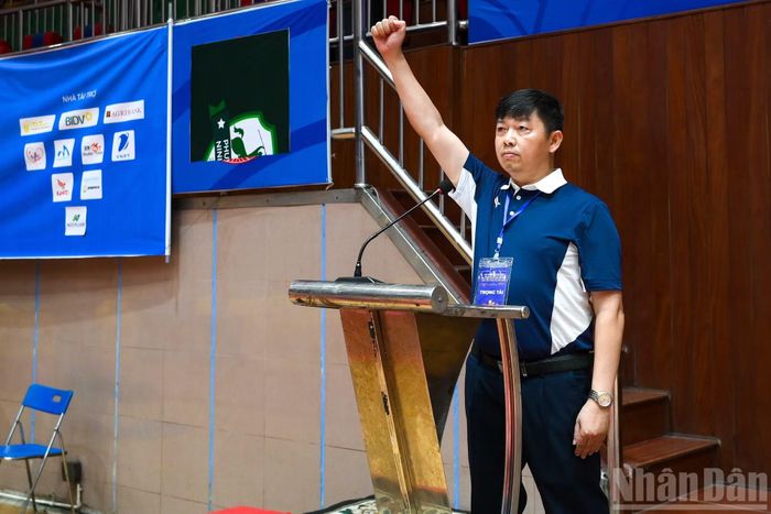 Đại diện lực lượng trọng tài tuyên thệ về tinh thần làm việc khách quan, nghiêm túc và trách nhiệm trong suốt quá trình điều hành giải đấu.