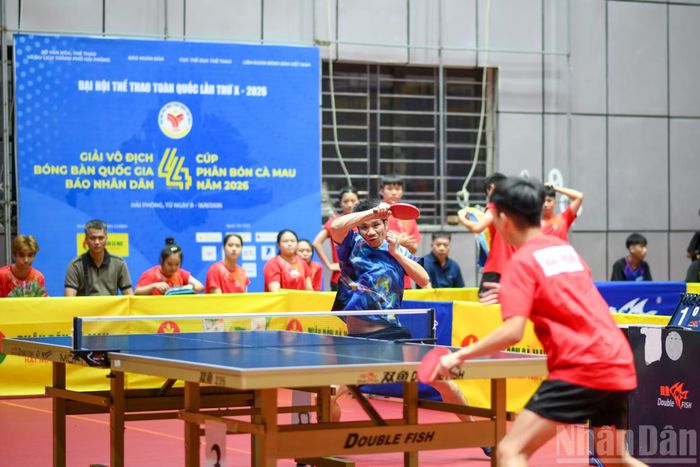 Các đội bóng tiếp tục cống hiến những pha bóng đẹp mắt và tinh thần thi đấu quyết tâm trong phiên thi đấu buổi tối tại Nhà thi đấu thể dục thể thao thành phố Hải Phòng.