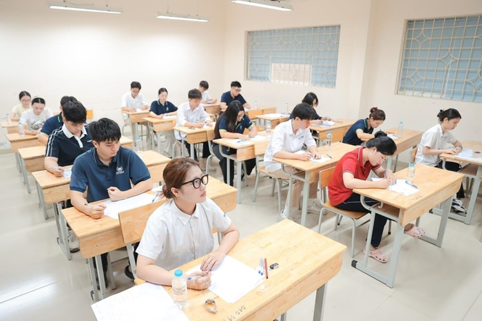 Thí sinh bước vào môn thi đầu tiên - môn Ngữ Văn (ngày 11-6-2026) trong kỳ thi tốt nghiệp THPT năm 2026. Ảnh minh họa: TTXVN
