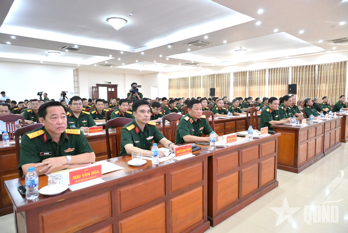 Các đại biểu tham dự khai mạc tập huấn. 