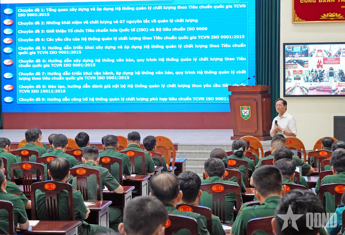 Giảng viên Công ty Tư vấn và Công nghệ quốc tế tham gia tập huấn tại chương trình.