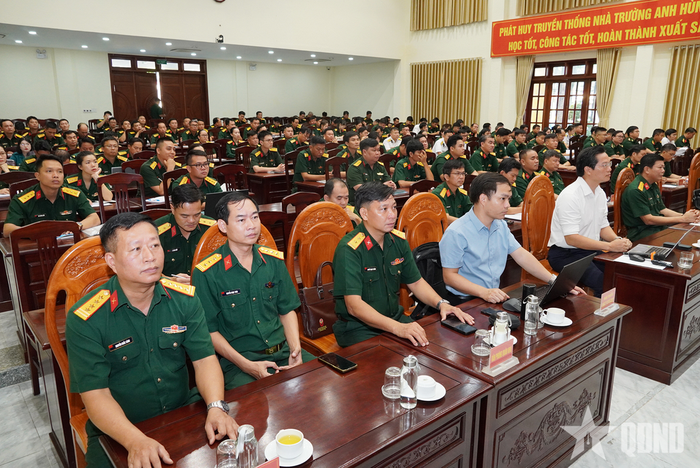Các đại biểu, học viên tham dự lễ khai mạc tập huấn.