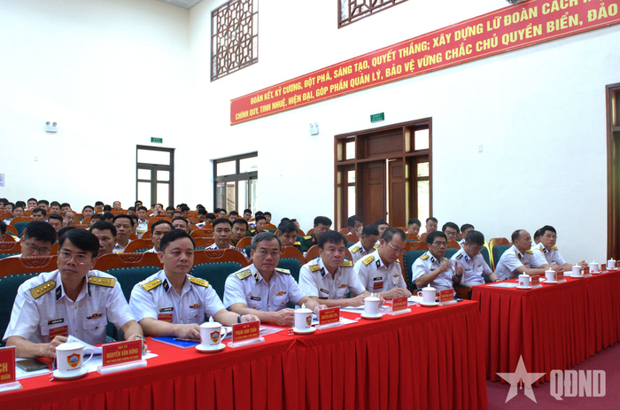 Các đại biểu dự khai mạc.