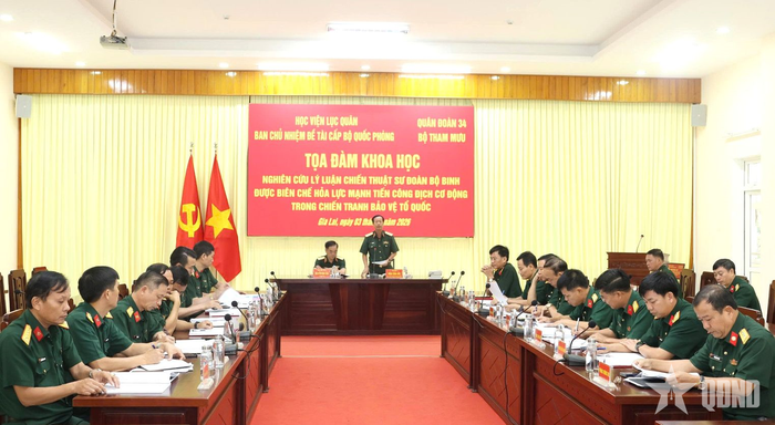  Quang cảnh buổi tọa đàm. 