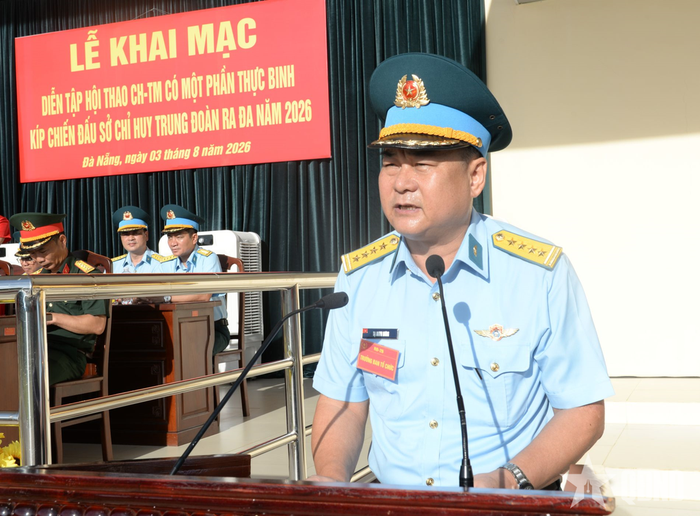  Đại tá Tạ Minh Hưng, Phó tham mưu trưởng Quân chủng Phòng không-Không quân phát biểu khai mạc. 