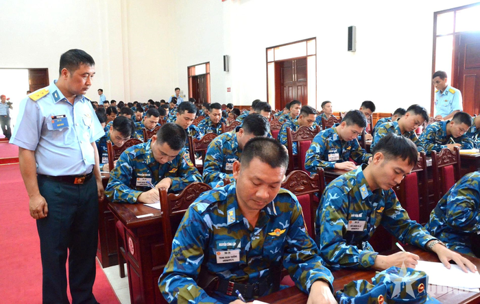  Sau lễ khai mạc, các kíp chiến đấu bước vào thi phần lý thuyết. 