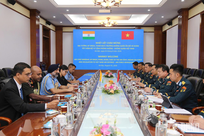  Quang cảnh buổi làm việc. 
