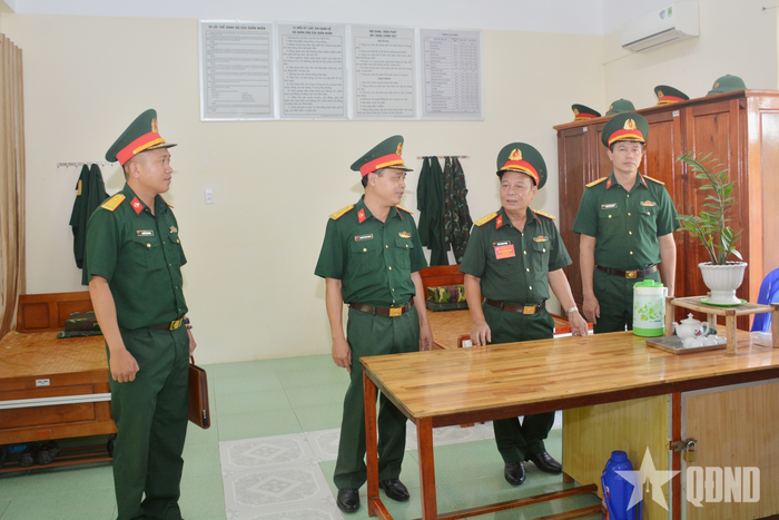 Kiểm tra tại phòng ở của chiến đấu viên.