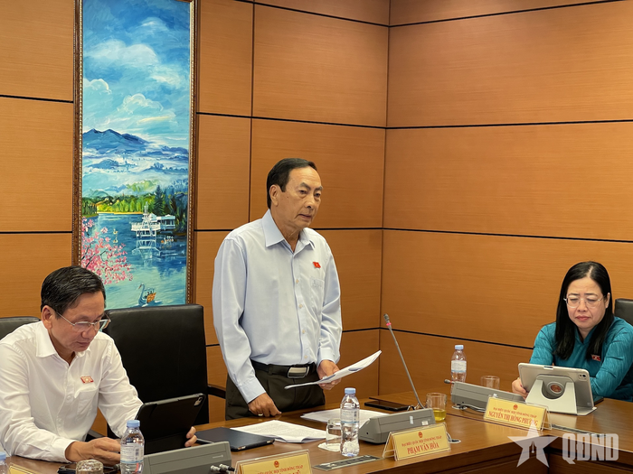  Đại biểu Phạm Văn Hòa phát biểu. Ảnh: PHẠM HOÀNG