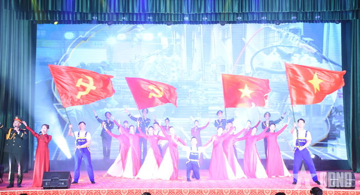 Tổng duyệt chương trình văn nghệ phục vụ lễ khai mạc Hội thi thợ giỏi ngành Cơ khí toàn quân lần thứ VI.