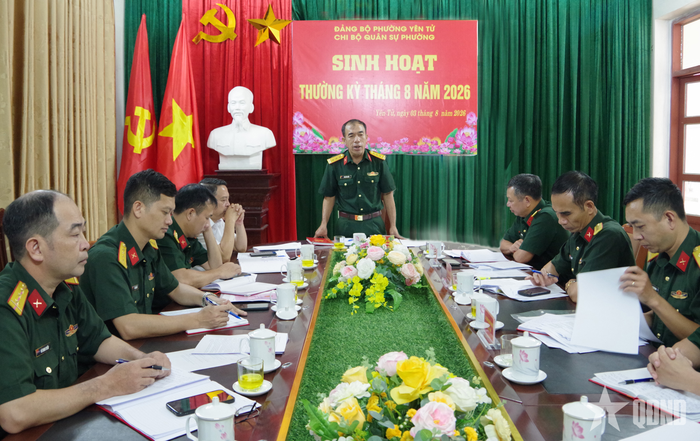 Quang cảnh sinh hoạt Chi bộ Quân sự phường Yên Tử. 