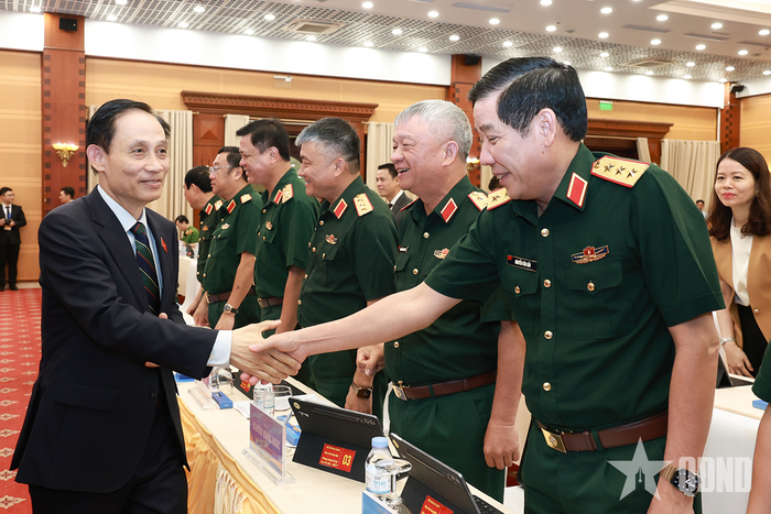  Bộ trưởng Bộ Ngoại giao Lê Hoài Trung với các đại biểu dự phiên họp. Ảnh: VŨ PHONG 