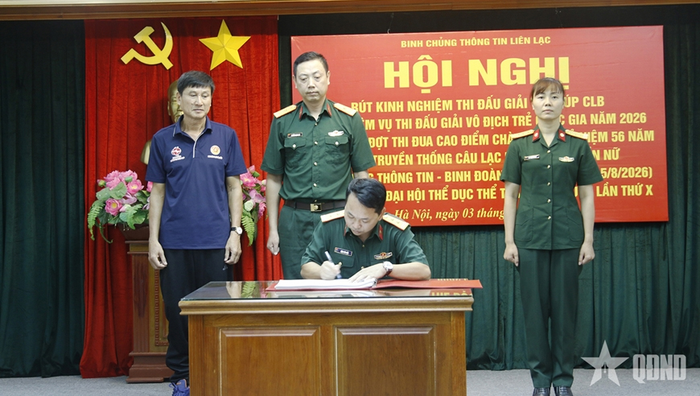 Nghi thức ký kết giao ước thi đua.