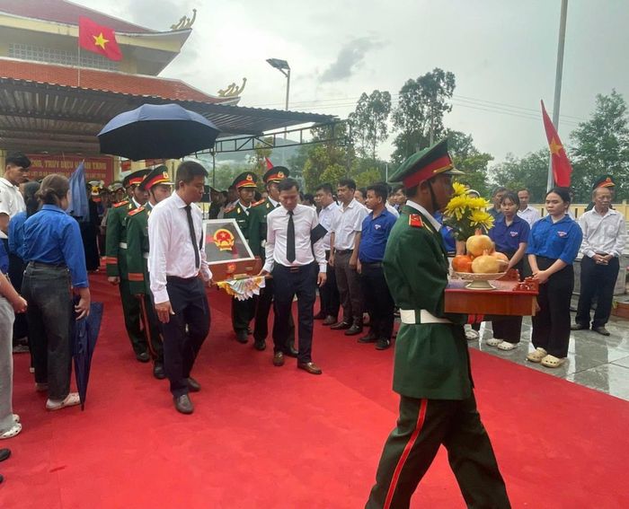 Lễ truy điệu, an táng 4 hài cốt liệt sĩ tại Nghĩa trang Liệt sĩ xã Hà Nha.