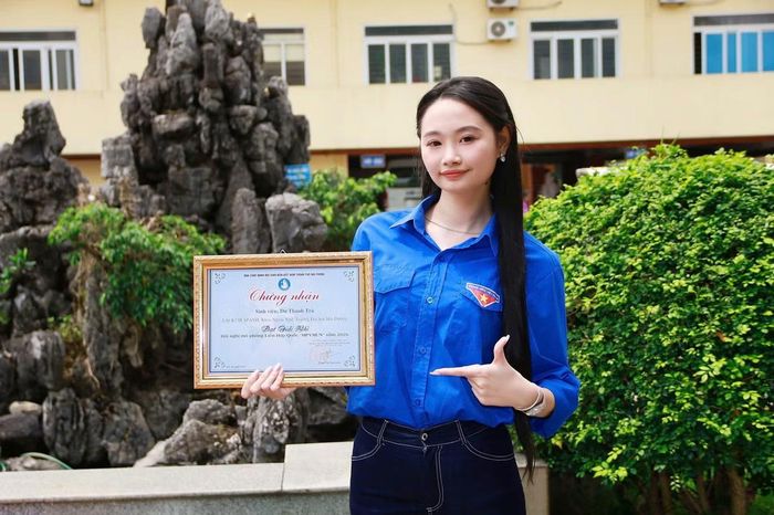 Bên cạnh học tập, Dư Thanh Trà tích cực tham gia các cuộc thi học thuật và hoạt động Đoàn - Hội, xem mỗi trải nghiệm là hành trang cho nghề giáo tương lai.