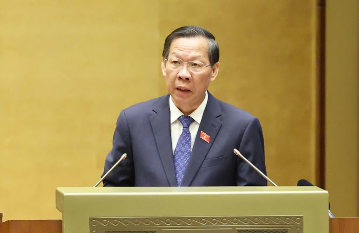 Chủ nhiệm Ủy ban Kinh tế và Tài chính Phan Văn Mãi báo cáo thẩm tra. Ảnh: QUANG PHÚC