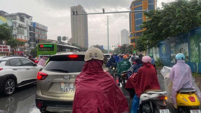 Trong vòng 2 tuần gần đây, Hà Nội và Bắc bộ có nhiều ngày mưa. Ảnh: PHÚC HẬU