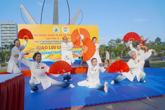  Tiết mục Đoàn Wushu Thiên Tân (Trung Quốc) lôi cuốn người xem 