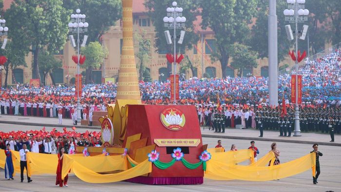 Khối MTTQ Việt Nam tham gia Lễ diễu binh, diễu hành kỷ niệm 80 năm Cách mạng Tháng Tám thành công và Quốc khánh 2-9. Ảnh: VGP