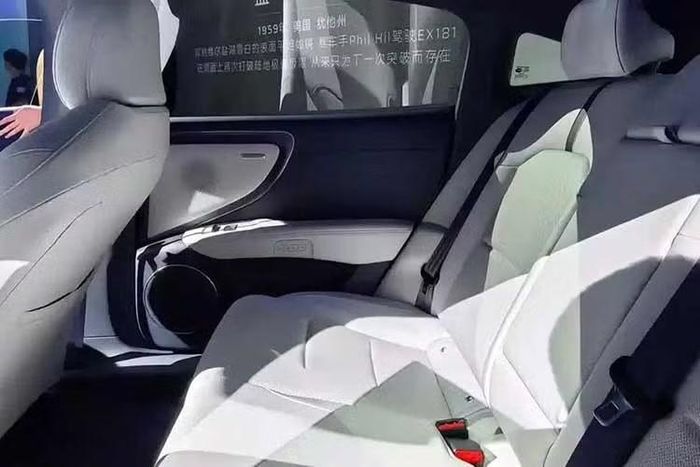 Xe có thể tăng tốc 0-100 km/h trong 6,9 giây. Trong khi đó, các phiên bản có cảm biến LiDAR và dùng cùng bộ pin này sở hữu phạm vi hoạt động 610 km theo tiêu chuẩn CLTC. Các phiên bản cao hơn sử dụng bộ pin NMC 3 thành phần dung lượng 91 kWh do CATL sản xuất.