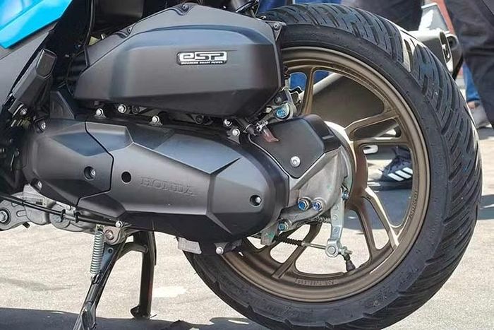 Thay vì sử dụng động cơ mới eSP+ 4 van như Honda Air Blade 125, Honda Vario 125 thế hệ mới vẫn sử dụng máy cũ eSP 2 van. Honda chỉ nâng tiêu chuẩn khí thải lên Euro 4. Động cơ 125cc đạt công suất 11,37hp tại 8.500 vòng/phút và mô-men xoắn 11,9Nm tại 5.000 vòng/phút. Mức tiêu hao nhiên liệu trung bình được Honda công bố là 2,11 lít/100km.