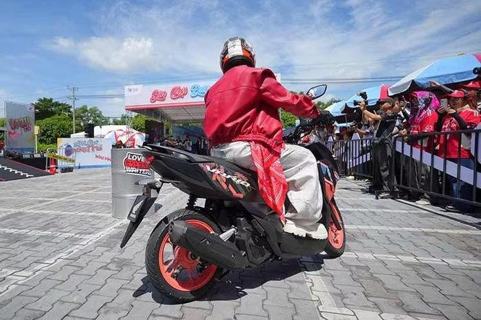 Khách hàng mua xe chính hãng tại hệ thống HEAD được hưởng chế độ bảo hành 3 năm hoặc 30.000 km, 6 lần kiểm tra định kỳ miễn phí, phụ tùng thay thế sẵn có và chính thức bước vào hệ sinh thái quản lý phương tiện qua ứng dụng My Honda+.