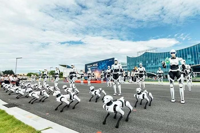 Hiện robot AiMOGA được ứng dụng trong nhiều lĩnh vực như bán lẻ ôtô, hướng dẫn tại không gian công cộng, cảnh sát giao thông thông minh, hỗ trợ y tế...