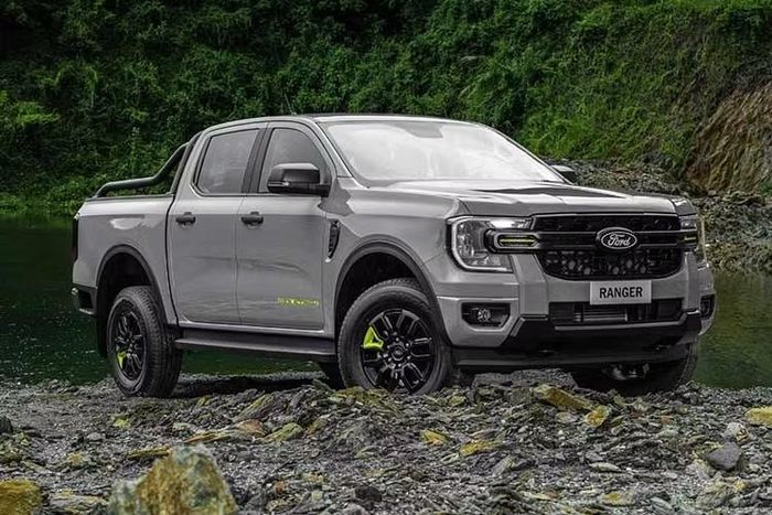 Tại thị trường Thái Lan, Ford Ranger Wolftrak 2026 được phân phối với hai phiên bản gồm 2.0 Turbo 10AT 2WD có giá 949.000 Baht (tương đương 750 triệu đồng) và 2.0 Turbo 10AT 4WD giá 1.089.000 Baht (tương đương 860 triệu đồng).