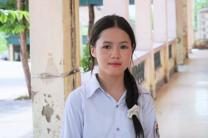 Đặt mục tiêu đủ điểm đỗ đại học, nhưng Hoàng Thị Quỳnh Phương đã bứt phá đạt kết quả á khoa toàn quốc khối C00. Ảnh: Hồ Lài