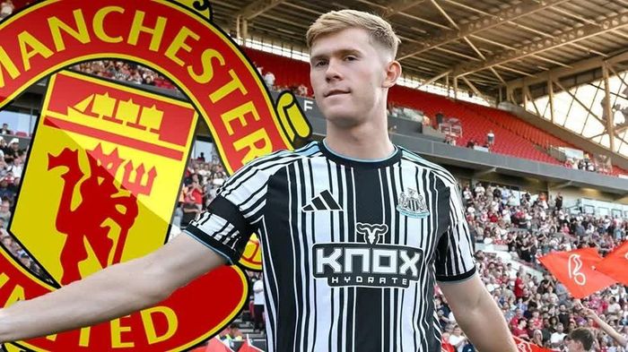 Lewis Hall có thể sẽ gia nhập Man Utd. (Nguồn: The Sun)