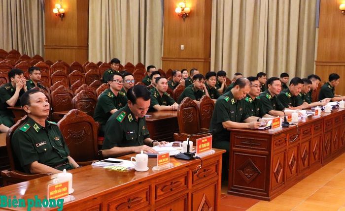 Thủ trưởng Bộ Tư lệnh Bộ đội Biên phòng; Thủ trưởng Bộ Tham mưu, Cục Chính trị, các Cục và Văn phòng Bộ Tư lệnh Bộ đội Biên phòng dự tổng duyệt. Ảnh: Dân Chủ