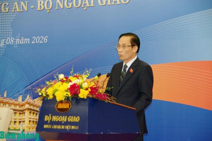 Bộ trưởng Ngoại giao Lê Hoài Trung phát biểu tại phiên họp. Ảnh: Thu Minh